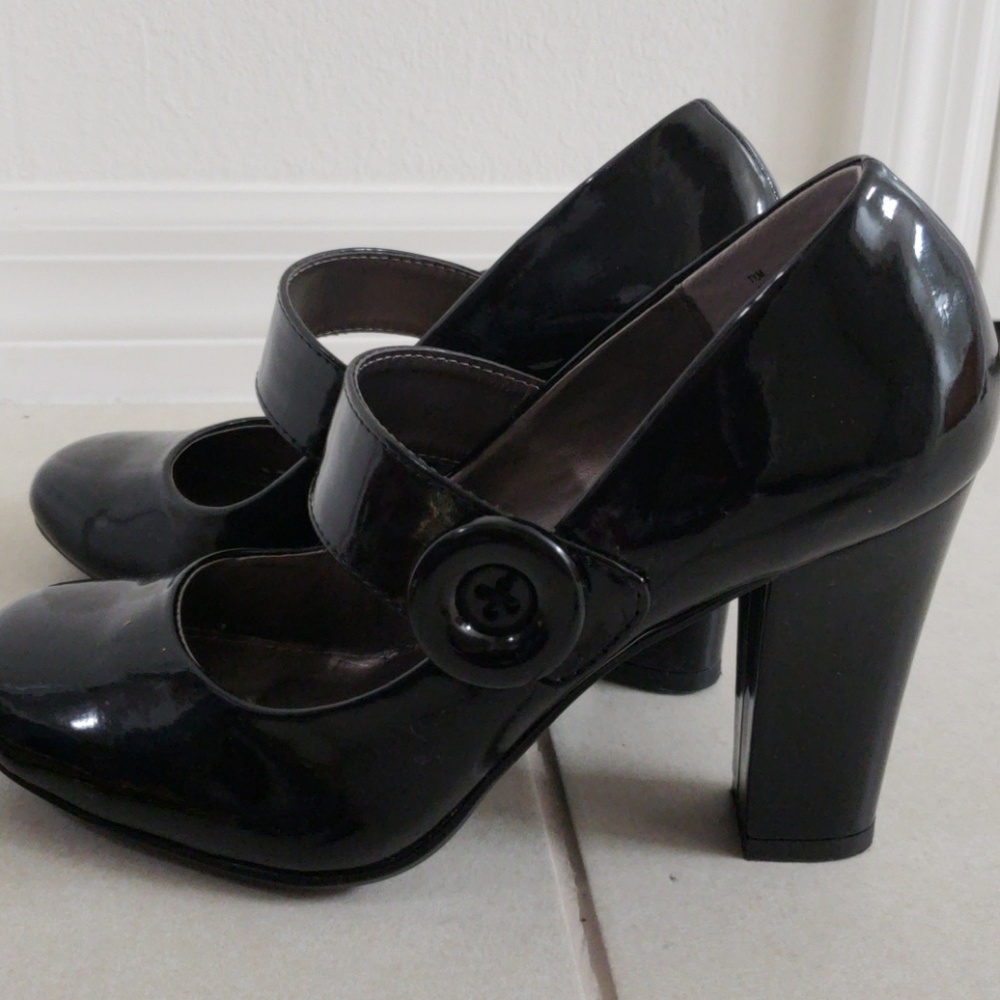 Shoes - Picture 4 of 4